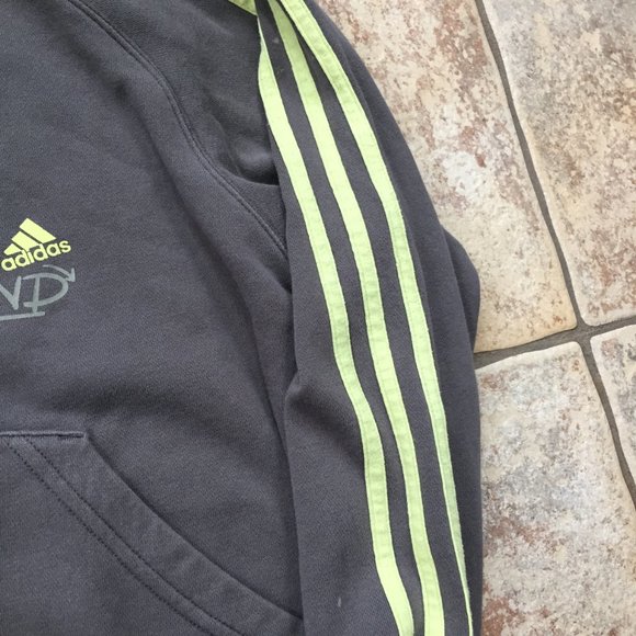 /// Adidas Vintage 00's Sweater - Picture 6 of 6